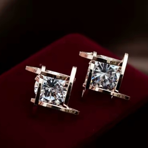 New Gold 3D Diamond Caged Stud Earring - Picture 1 of 4